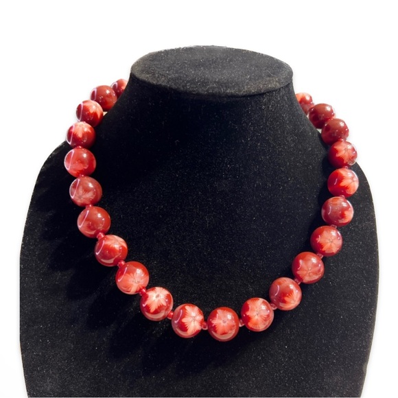 Vintage moonglow beaded necklace with flower center and sparkle in each bead - Picture 12 of 15